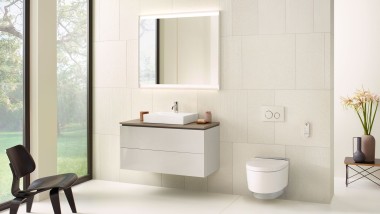 Geberit ONE Badezimmer mit Waschplatz und Geberit AquaClean Mera Dusch-WC. ((c) Geberit)