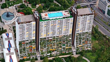 Die Schwimmbecken waren damals ein Novum im sozialen Wohnbau und ein Markenzeichen des Architekten Harry Glück (© Julius Silver)