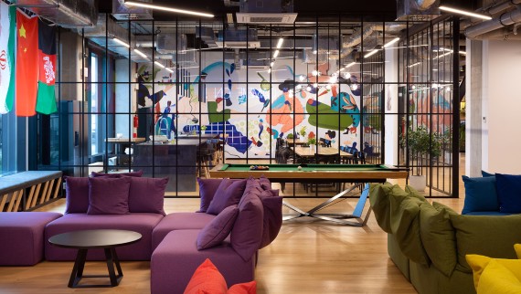 Die Gemeinschaftsräume im LivinnX laden zum Verweilen und «Abhängen» ein (PL) (© Jaroslaw Kakal/Geberit) Die Gemeinschaftsräume im LivinnX laden zum Verweilen und «Abhängen» ein (PL) (© Jaroslaw Kakal/Geberit)