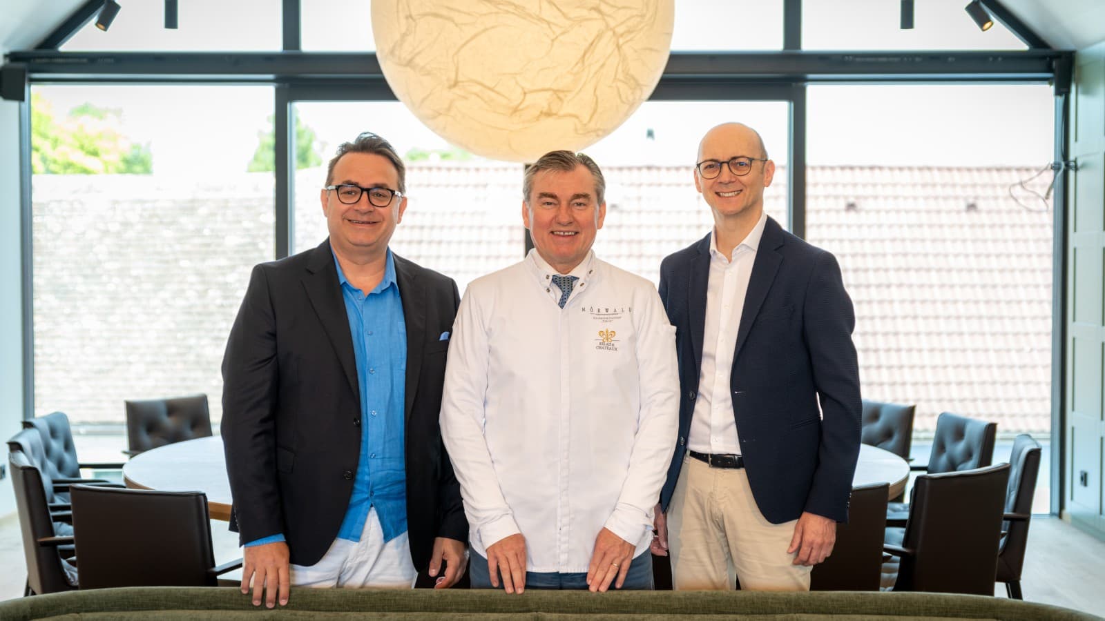 Geberit Geschäftsführer Guido Salentinig (rechts) mit Architekt Christoph Maurer (links) & Toni Mörwald (Mitte) Geberit Geschäftsführer Guido Salentinig (rechts) mit Architekt Christoph Maurer (links) & Toni Mörwald (Mitte)