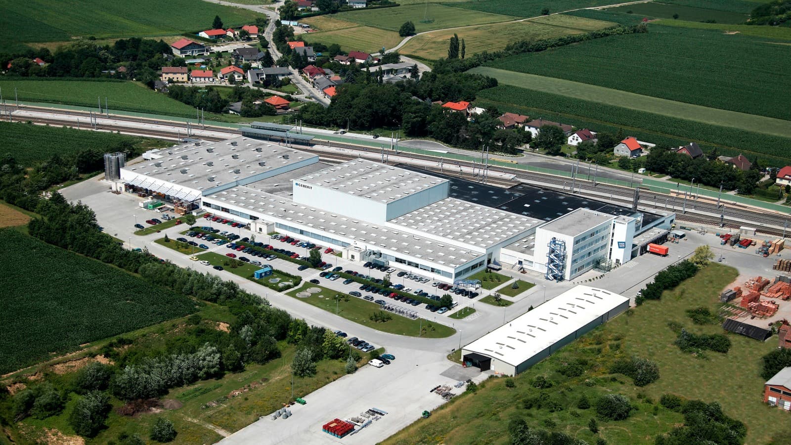 Kostenlose Parkplätze am Geberit Firmengelände in Pottenbrunn (c) Geberit Kostenlose Parkplätze am Geberit Firmengelände in Pottenbrunn (c) Geberit