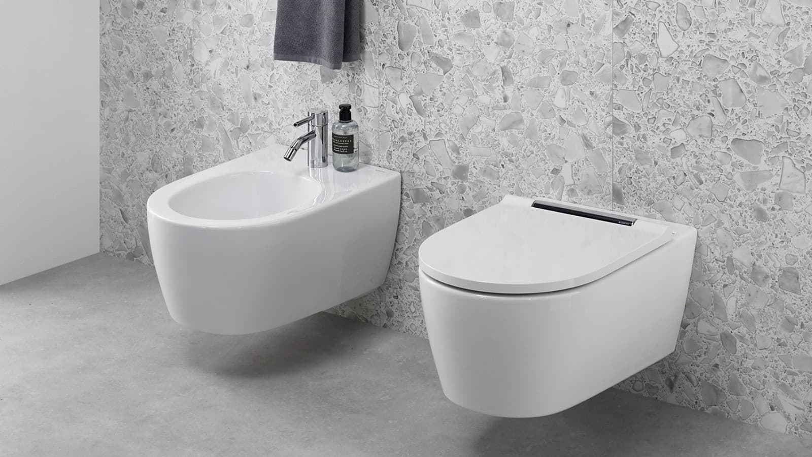 Kombination Geberit ONE Bidet und Dusch WC AquaClean Sela Kombination Geberit ONE Bidet und Dusch WC AquaClean Sela