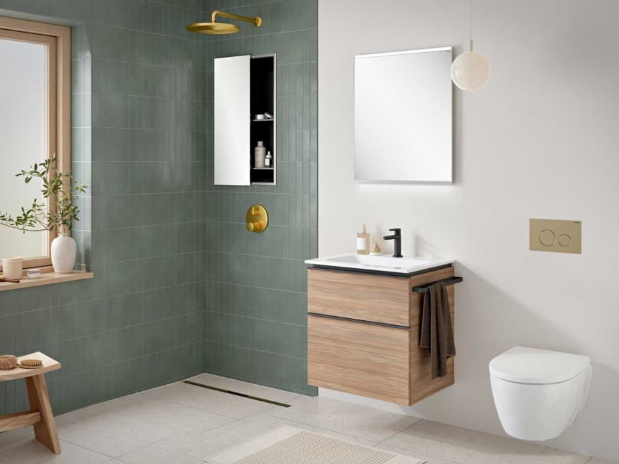 Badezimmer im skandinavischen Stil mit Ausstattung der Badserie Geberit iCon und einem Spiegel der Badserie Option Badezimmer im skandinavischen Stil mit Ausstattung der Badserie Geberit iCon und einem Spiegel der Badserie Option