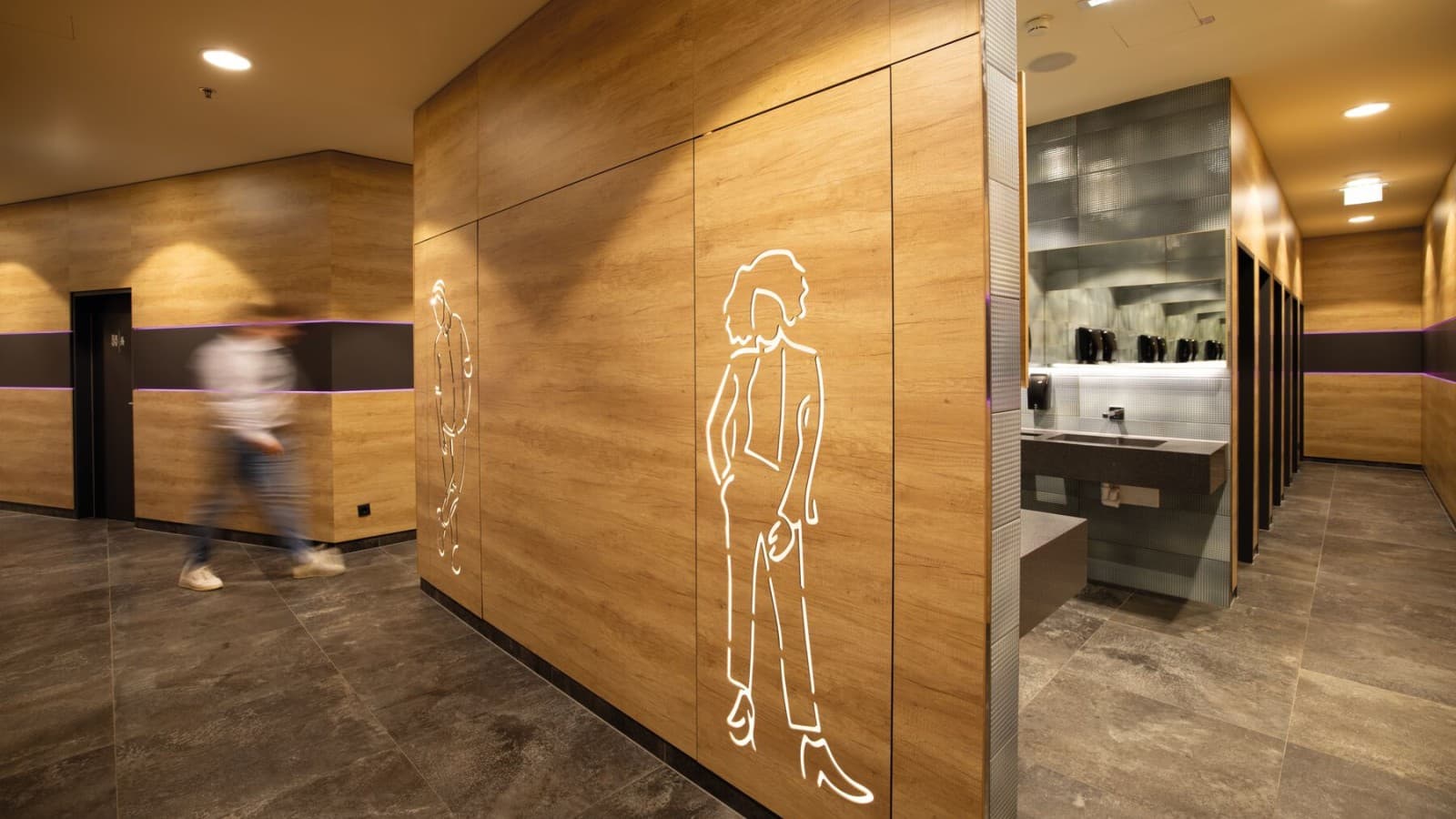 Eingangsbereich der Sanitäranlagen im Einkaufszentrum FMZ Eingangsbereich der Sanitäranlagen im Einkaufszentrum FMZ