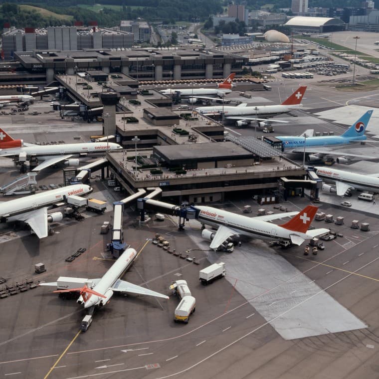 Luftaufnahme des Terminals B in Zürich aus den 1980er-Jahren (© Swissair) Luftaufnahme des Terminals B in Zürich aus den 1980er-Jahren (© Swissair)