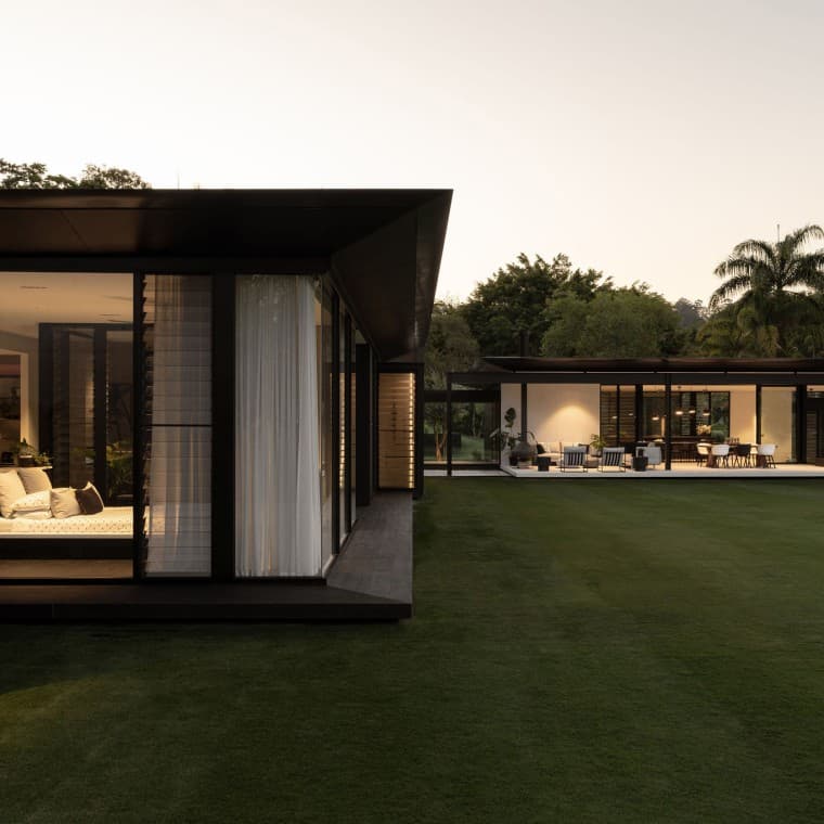 Für Sarah Waller geht es bei Architektur nicht nur darum, Räume zu schaffen – es geht darum, das Leben zu gestalten, das in ihnen gelebt wird (© Alyne Media) Für Sarah Waller geht es bei Architektur nicht nur darum, Räume zu schaffen – es geht darum, das Leben zu gestalten, das in ihnen gelebt wird (© Alyne Media)