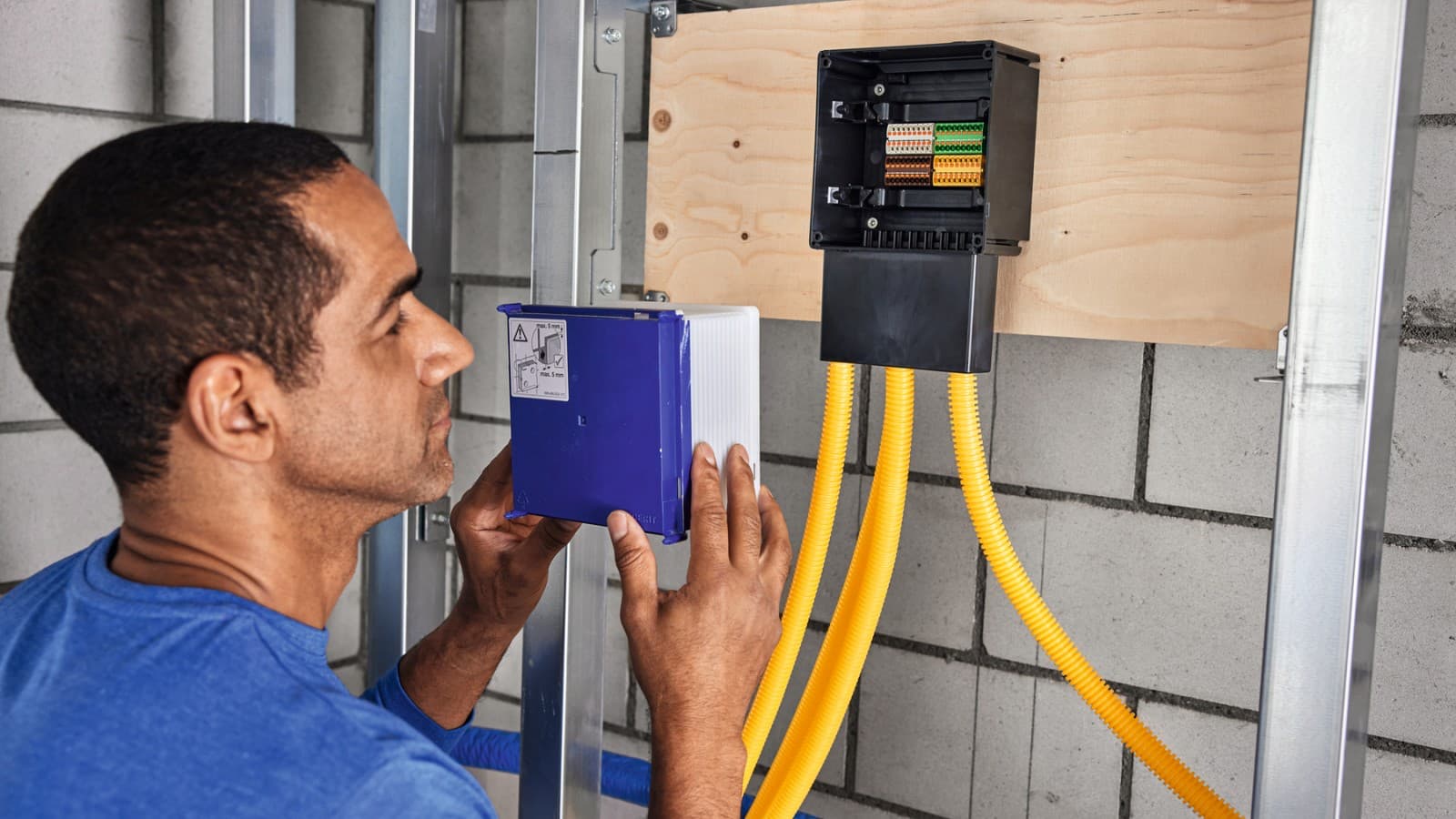 Installation des Geberit Gateways in den Installationssystemen Installation des Geberit Gateways in den Installationssystemen