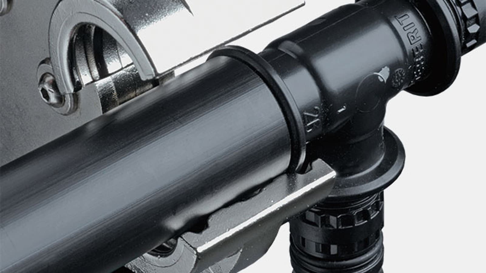 Die Pressbackenführung verhindert falsches Ansetzen bei Geberit Mepla Die Pressbackenführung verhindert falsches Ansetzen bei Geberit Mepla